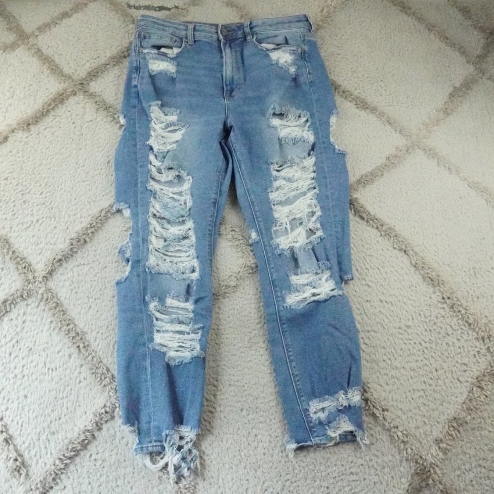 American Eagle Outfitters Light Blue Distressed Ripped Jeans